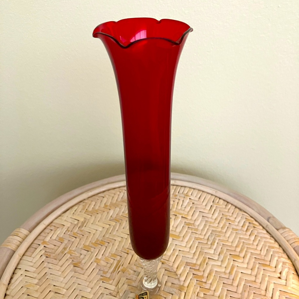 VINTAGE 9” PEEDEE MADE IN JAPAN RUBY RED PETAL APPLIED CLEAR SWIRLED STEM VASE